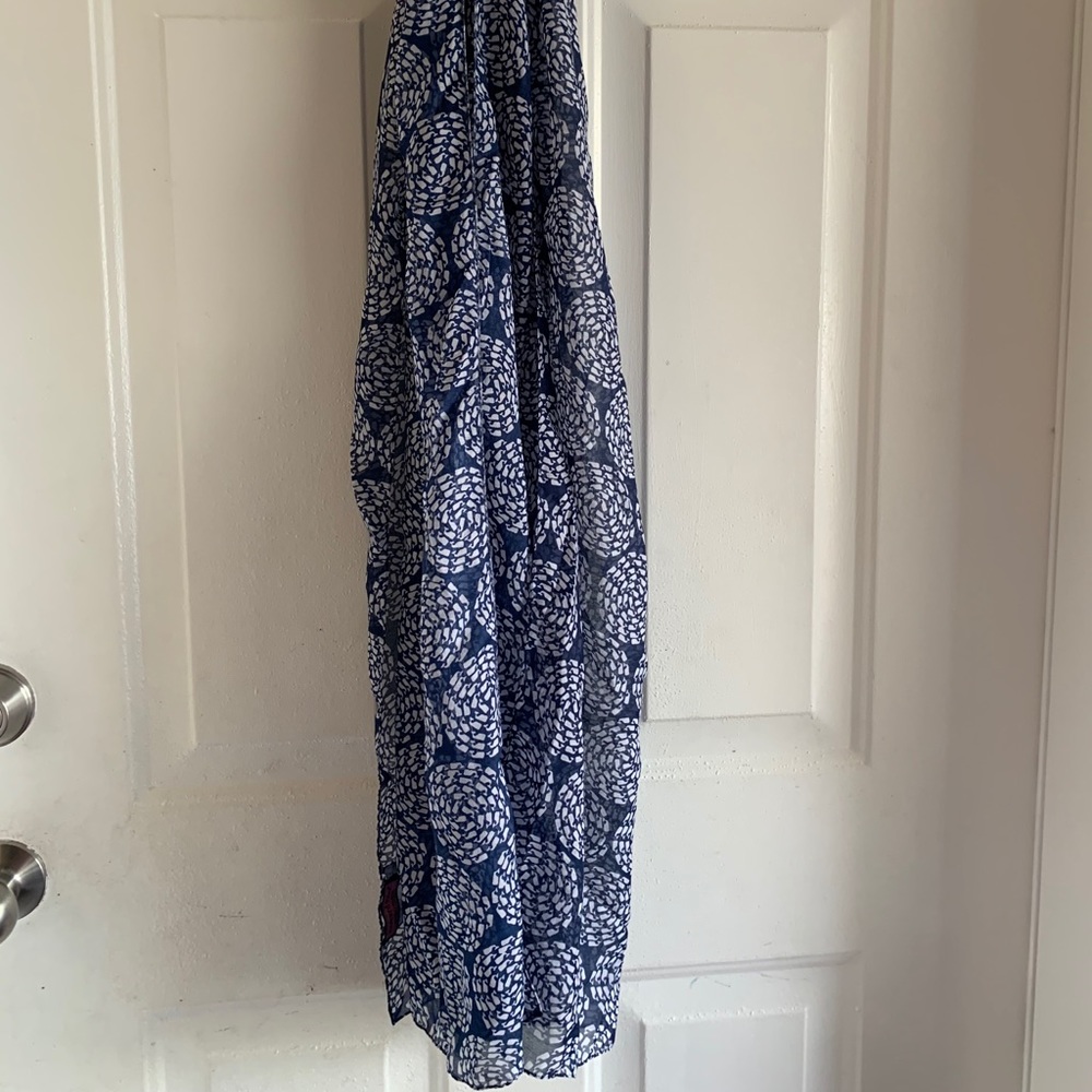 EUC Vineyard Vines Navy Scarf!